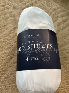 Cosy House White Luxury Bed Sheets - Full, 4-Piece Set